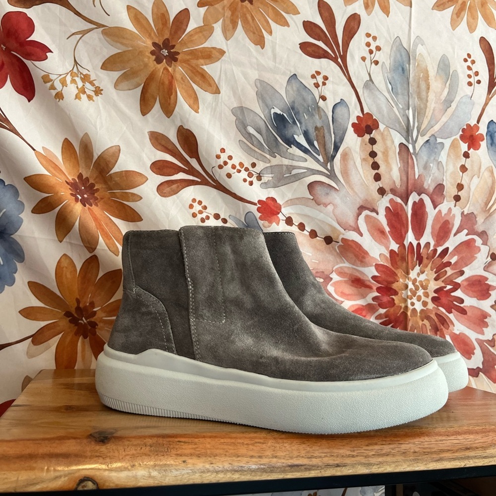 Trask Womens 7 Light Grey Lila Suede Fall Side Zip Platform City Sneaker Bootie